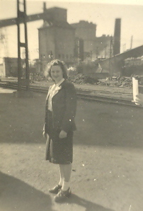 Jeanette Perkins on an SMB excursion to Newcastle (Cat.No.5651)