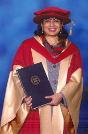  Kiran Mazumdar-Shaw receives her Honorary Doctorate (Cat.No.)